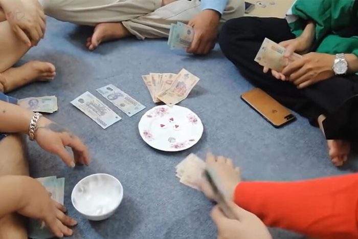 Chơi xóc đĩa trong mơ và thắng